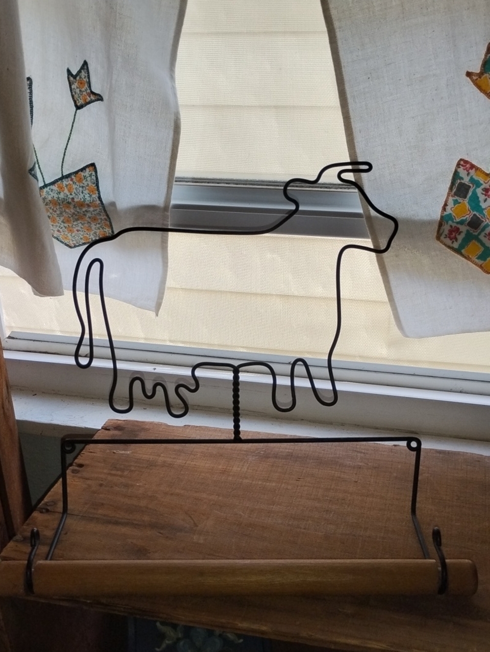 Vintage Wire Cow Paper Towel Holder/ Towel Hanger in Black W/Wood Farmhouse